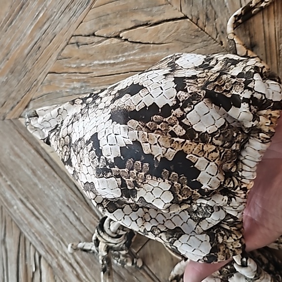 4 bikini bathing suit tops Victoria's Secret & Venus 32DD 34DD - Picture 8 of 9